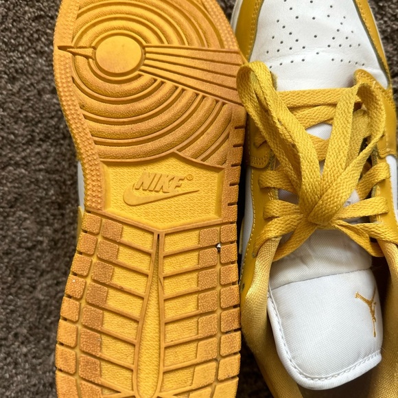 Air Jordan 1 “pollen” youth size 6.5 - Picture 5 of 5